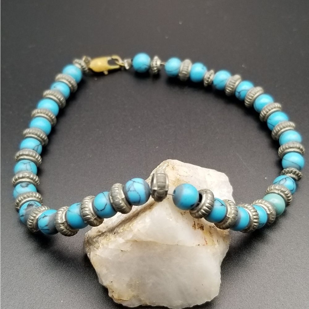 Tibetan turquoise beaded southwestern bracelet. B440